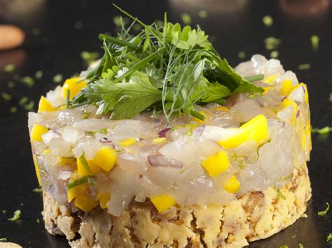 Tartare de daurade et mangue sablé de cacahuètes