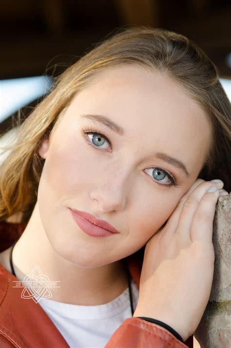 Pin By Suzanne LaValley On Senior Portraits Senior Portrait Makeup Senior Portraits Portrait