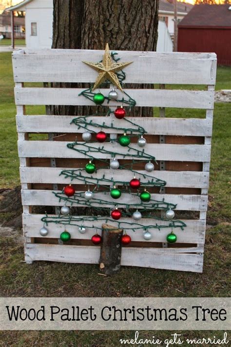 12 Fabulous Pallet Christmas Trees You Can Make Yourself Crafts A La Mode