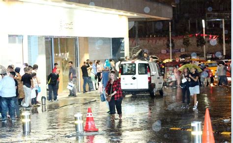 İstanbul hava durumu tahmini raporları 1 saat aralıklarla güncellenmektedir. İstanbul'da sel riski! Çayırbaşı Tüneli kapandı - Son ...