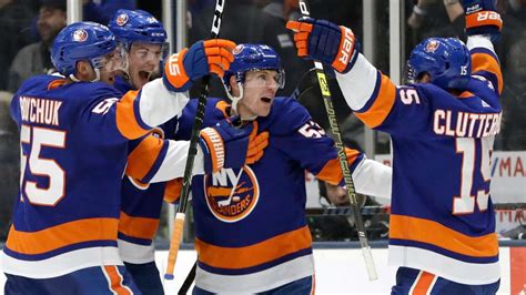 Casey Cizikas Returns For New York Islanders Playoff Style Bruins Game