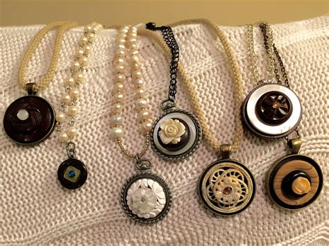 Vintage Button Pendants Jewelry Crafts Beaded Jewelry Jewelry Art