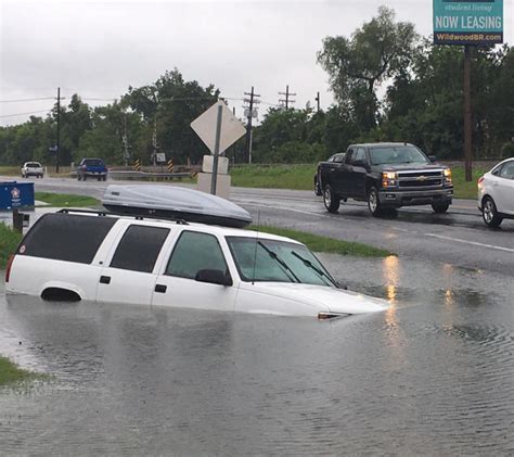 Louisiana Flooding Three Dead Thousands Rescued