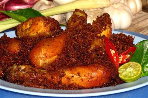 Sebagai sentuhan akhir ayam berbumbu ini dibakar di atas arang batok kelapa. Resep Ayam Goreng Padang yang Gurih - Adakuliner.com