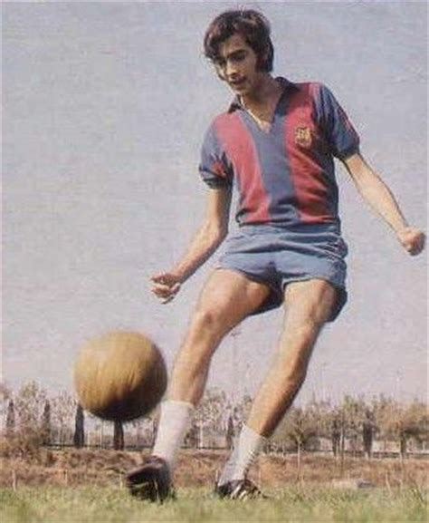 Es un artista reconocido a nivel nacional e internacional tanto en lengua castellana como catalán. 20 Aniversario pág. web http://www.geocities.ws/jmserrat ...