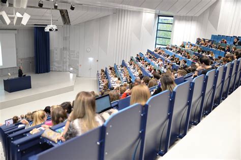 Fünf Jahrzehnte Universität Trier im Überblick