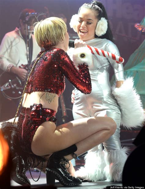 Miley Cyrus Jingle Ball Performance Of Getitright Features Santa