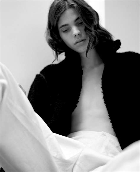 erin mommsen photographed by nicholas scaife