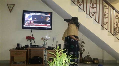 Indian Mom Shows Thats How You Watch The Solar Eclipse R