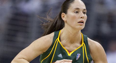Basketball And Babes 9 Crush Worthy Queer Women In The Wnba Go Magazine