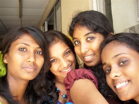 Sri Lankan Girls In Dubai ♥srilanka Aunty And Girls Hot Dress Photo