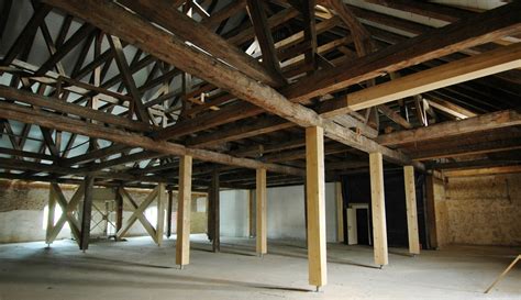 Dass diese oft nicht sehr elegant aussehen, sondern schnell wie ein sack wirken können. Zehentstadel, Haag i. OB - Kayser + Böttges | Barthel + Maus