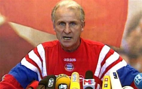This is the profile site of the manager giovanni trapattoni. Giovanni Trapattoni, i viaggi di una vecchia volpe del calcio - Per Sempre Calcio