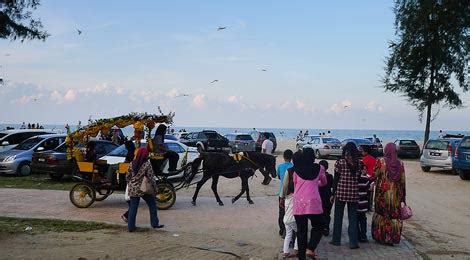 Awesome view van batu buruk beach. OUR JOURNEY WITH NATURE: Pantai Batu Buruk, Terengganu.