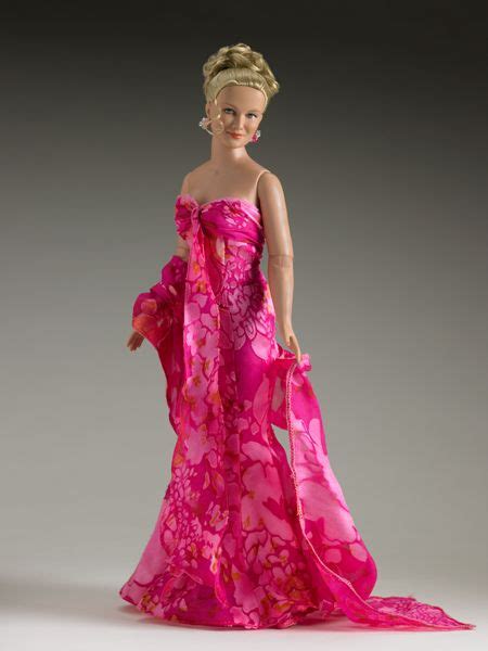 Red Carpet Walk Emme ® Tonner Doll Company Fashion Barbie Fashion