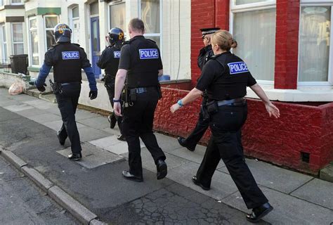 Merseyside Police Dawn Raids In Bootle Liverpool Liverpool Echo