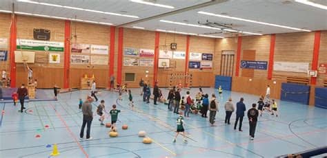 Even if someone from the uk came with that virus, and there have only been four so far, it would at least 4,624,325 vaccine doses have been distributed and at least 614,117 doses of the vaccine have. TuS 08 Lintorf - Handball - 3,164 Photos - Sports Club ...