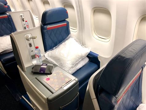I Flew Deltas Reviled 767 Business Class Seat From Europe To New York