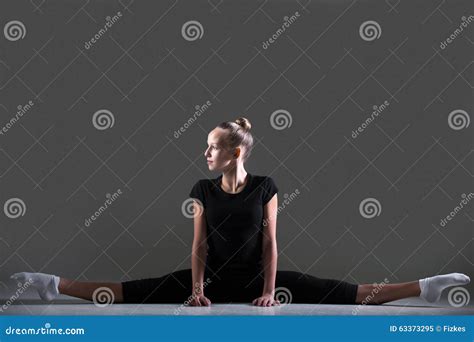 Girl Doing Splits Stock Image Image Of Gymnast Dance 63373295