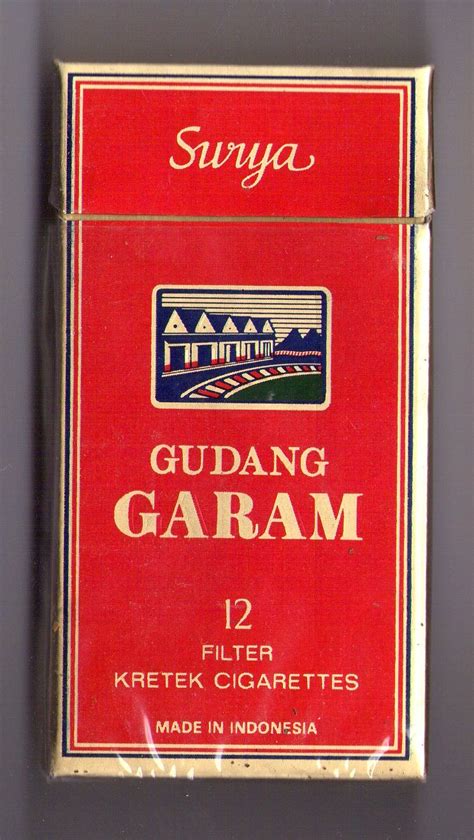Gudang garam adalah produsen rokok kretek terkemuka yang identik dengan indonesia yang merupakan salah satu sentra utama perdagangan rempah di dunia. Ma Collection de paquets de cigarettes: GUDANG GARAM