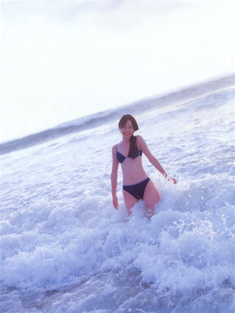 Akiyama Rina Bikini Ocean Photo Medium Ponytail Swimsuit Wet