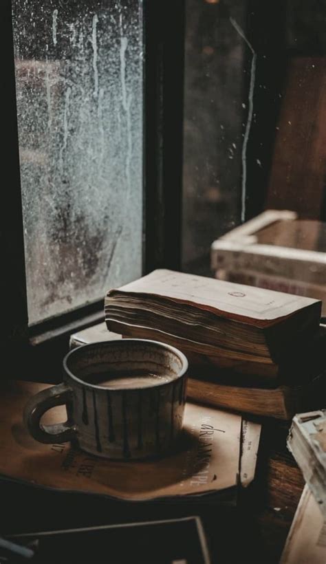 Dark academia | books, hot coffee & rainy autumn nights in 2021