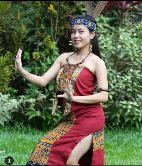 Pin By Arybtn On Borneo Girls Pakaian Tari Perempuan Wanita Cantik