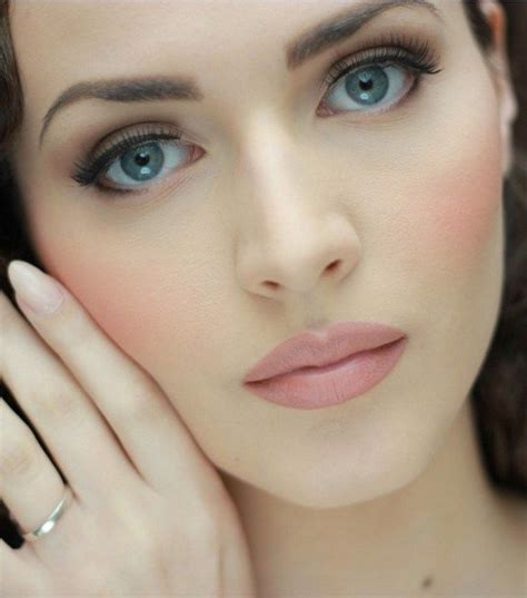 Soft And Romantic Wedding Makeup Looks For Fair Skin Romantic Wedding Makeup Wedding Makeup