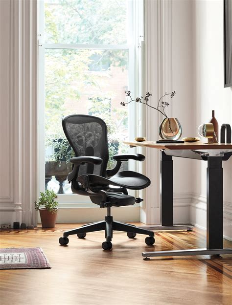 Офисное кресло Aeron от бренда Herman Miller