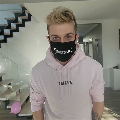 Nowa piosenka youtubera na pierwszym miejscu karty na czasie. Pin by Madzik on Kamuś | Popular people, Fashion, Hoodies