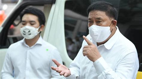 สุขสันต์วันสงกรานต์ 2564 ขอส่งความปรารถนาดีมาให้ท่านและครอบครัว ได้มีความสุข ประสบความสำเร็จในหน้าที่การงาน กิจการ. ผู้ว่าฯ กทม. ขอให้สุขสันต์วันสงกรานต์-วันครอบครัว