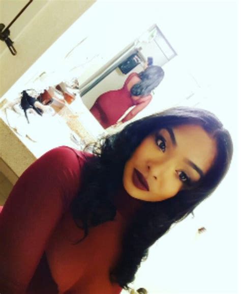 Pin By Gus Jones On Beautiful Black And Latina Sista S Mirror Selfie Beautiful Selfie