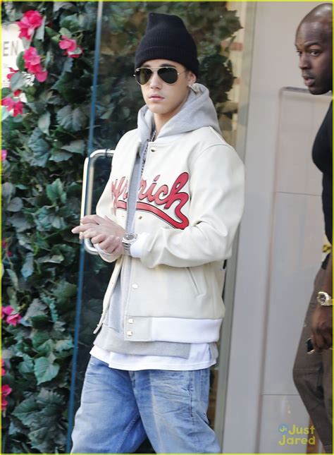 justin bieber was caught lookin fly while shopping photo 674298 photo gallery just jared jr