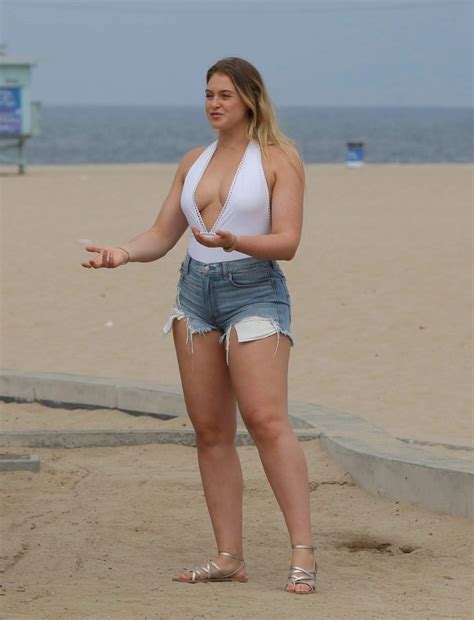 Iskra Lawrence Sexy 33 Photos Thefappening