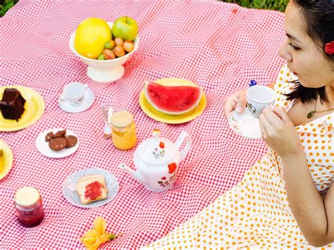 How To Plan A Cute Picnic Date Romantic Picnic Ideas For Couples