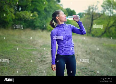 Outdoorwoman Hi Res Stock Photography And Images Alamy