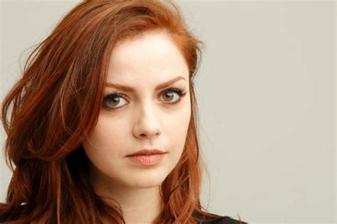 Sin da piccola canta in diversi corsi e studia chitarra classica. Prayer List For Rock Stars: ANNALISA SCARRONE