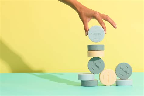 Cheveux gras et pellicules : quel shampoing adopter pour y remédier