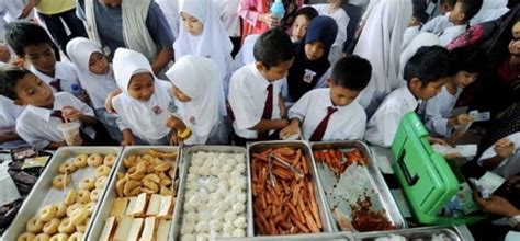 Malay or bahasa melayu is an important language in indonesia, malaysia, singapore and brunei. 25 Tell-Tale Signs You Went To School In Malaysia ...