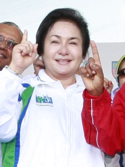 Riza merupakan anak rosmah bersama bekas suami pertamanya, abdul aziz nong chik. Rosmah Mansor - Wikipedia