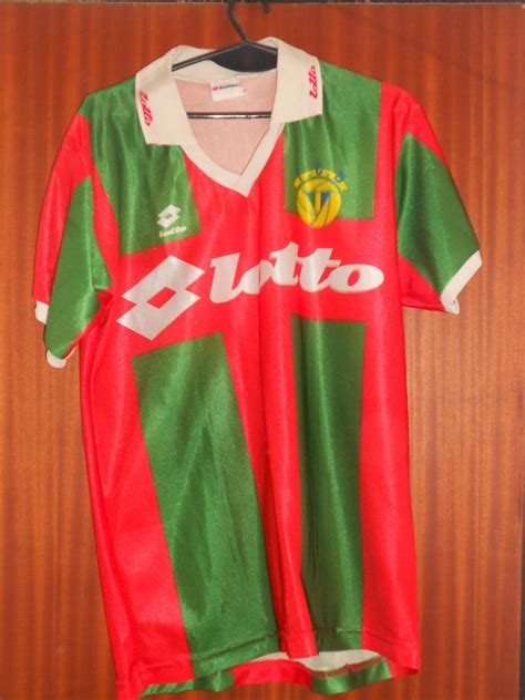 The club was for a time known as fc den haag (ɛfˈseː dɛn ˈɦaːx), with ado representing the amateur branch of the club. ADO Den Haag Home voetbalshirt 1992 - 1994.