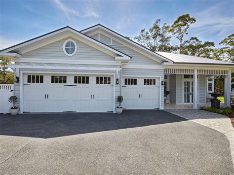A Lesson In Coastal Style Aussie Hamptons In 2019 Garage Hamptons