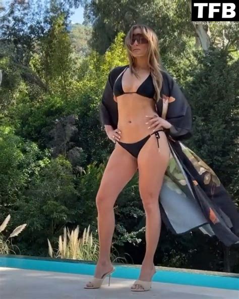 Jennifer Lopez Shows Off Her Sexy Bikini Body Photos Video Yes