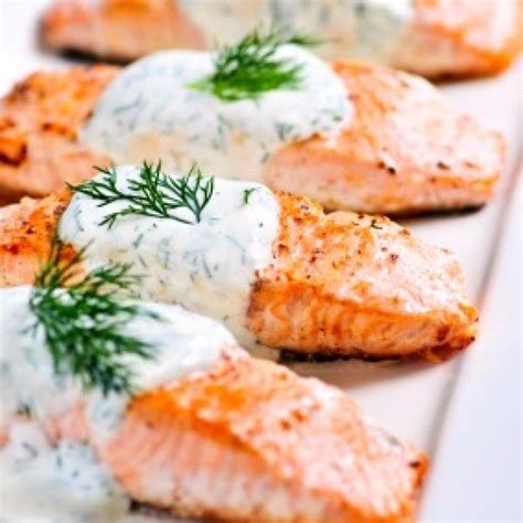 Cocinar el salmón con piel ayuda a que se mantengan sus jugos y se cocinen de forma más uniforme; Salmón con Salsa Cremosa de Limón | Receta | Recetas para ...