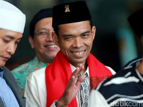 Uas segera menikah, unggahan instastory mantan istri jadi sorotan. UAS Disebut akan Nikahi Perempuan Malaysia, Pengacara ...