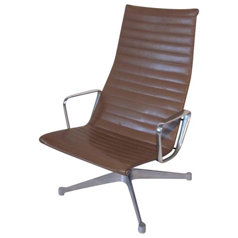 The herman miller lounge seating range offers supreme comfort with a sophisticated style of chair. Eames Aluminum Group Lounge Chair for Herman Miller at 1stdibs