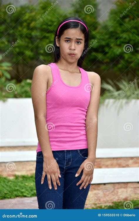 une jeune femme philippine et confusion photo stock image du asiatique minorité 159555510