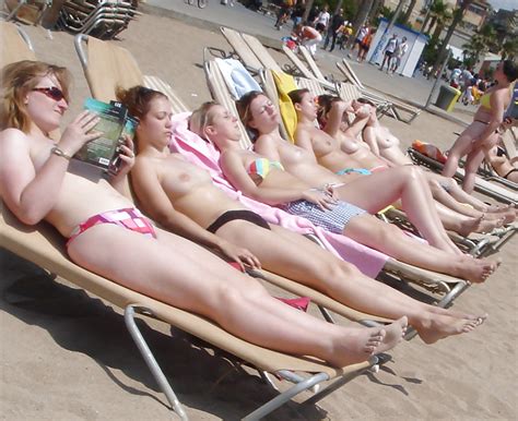 Topless nackte strandmädchen Arbeitskräfte