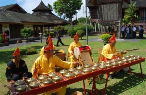 Alat musik talempong ini pada umumnya terbuat dari bahan kuningan. Alat Musik Berasal Dari Sumatera Barat - Berbagai Alat