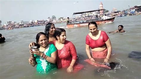 सब गुरु बहने नहा रही है गंगा में स्नान कर रहीं हैं 30523 Youtube
